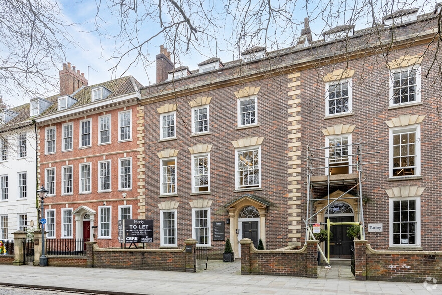 40 Queen Sq, Bristol to rent - Building Photo - Image 3 of 4