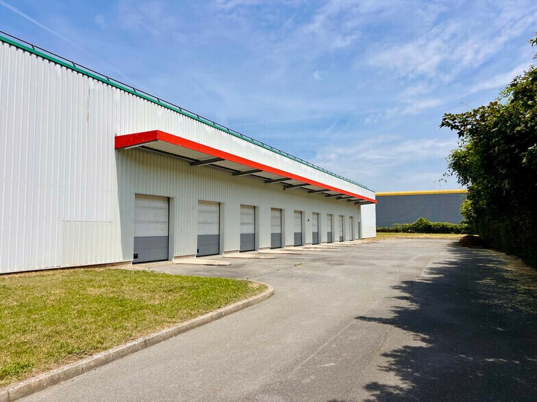 Industrial in Mitry-Mory to rent - Building Photo - Image 2 of 8