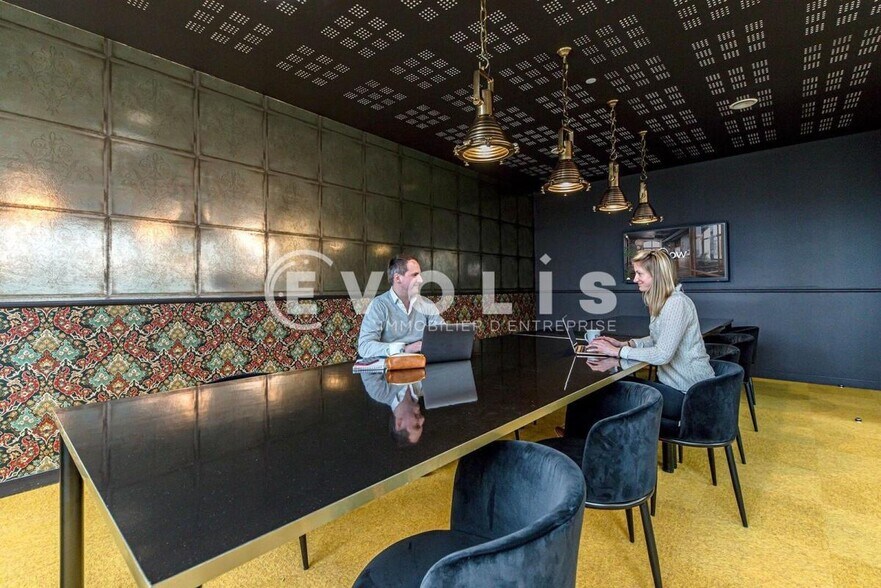 Office in Saint-Denis to rent - Interior Photo - Image 1 of 8