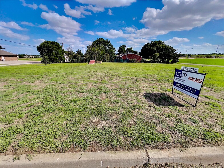 1324 11th st, Frederick, OK for sale - Primary Photo - Image 1 of 13