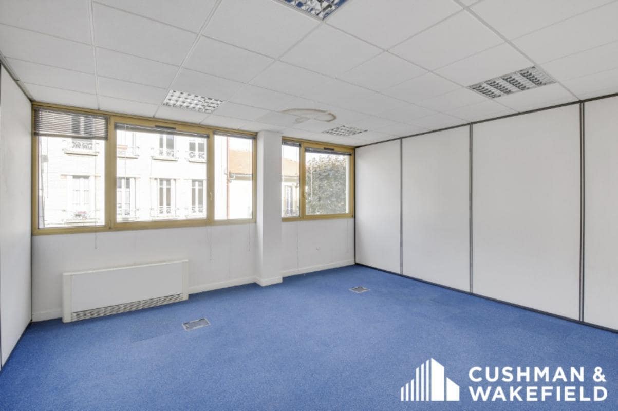 Office in Rueil-Malmaison to rent Interior Photo- Image 1 of 6