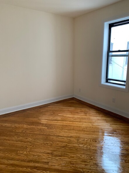 576 83rd St, Brooklyn, NY for sale - Interior Photo - Image 3 of 31