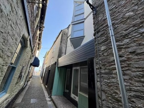 2 The Strand, Brixham to rent Building Photo- Image 2 of 5