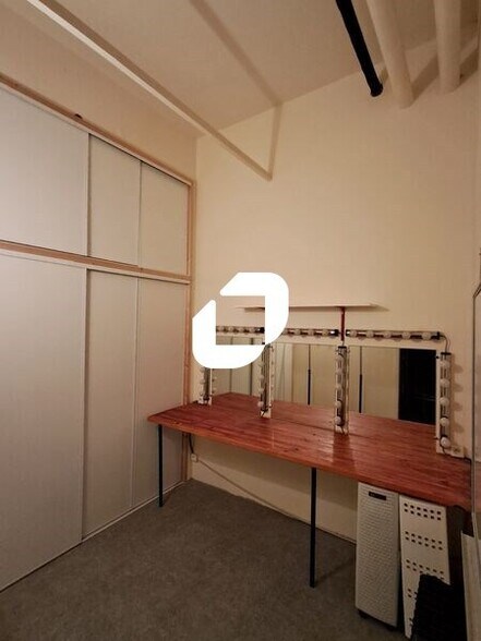 Light Industrial in Courbevoie for sale - Interior Photo - Image 2 of 8