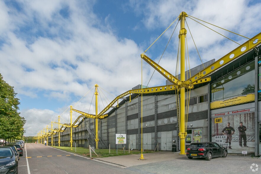 Rivermead Dr, Swindon for sale - Building Photo - Image 3 of 8