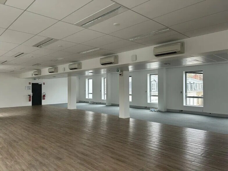 Office in Lille to rent - Building Photo - Image 3 of 12