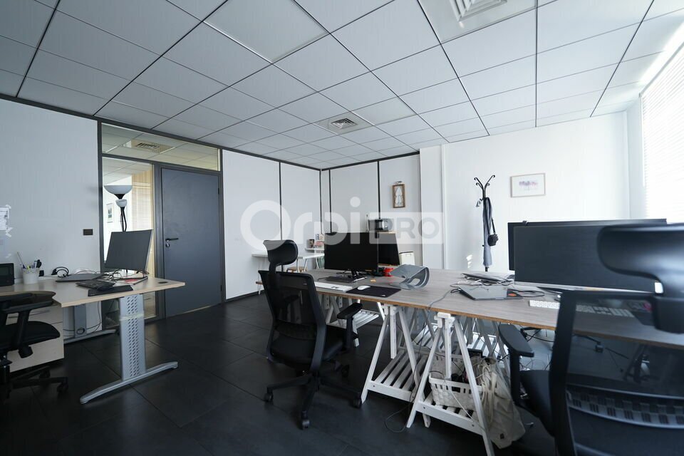 39 Chemin Du Moulin Carron, Dardilly to rent Interior Photo- Image 1 of 13