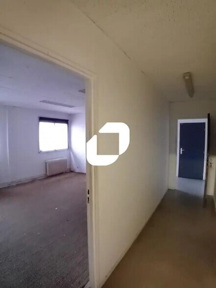 Office in Noisy-le-Grand to rent - Interior Photo - Image 3 of 4