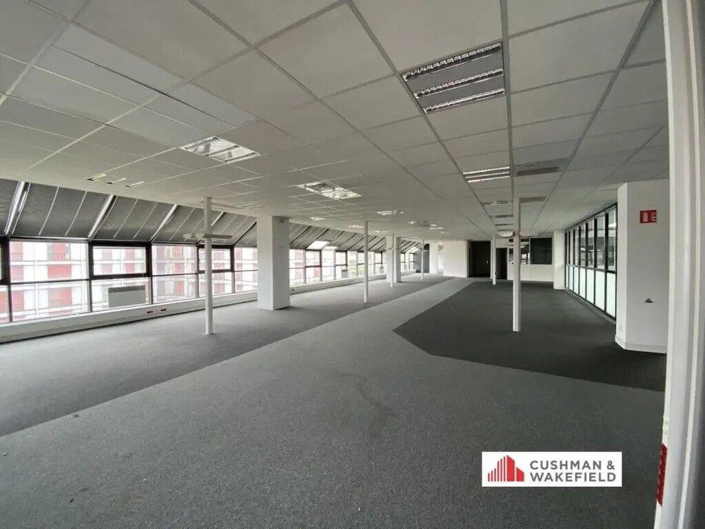 Location Bureaux 386 m² - Photo 1