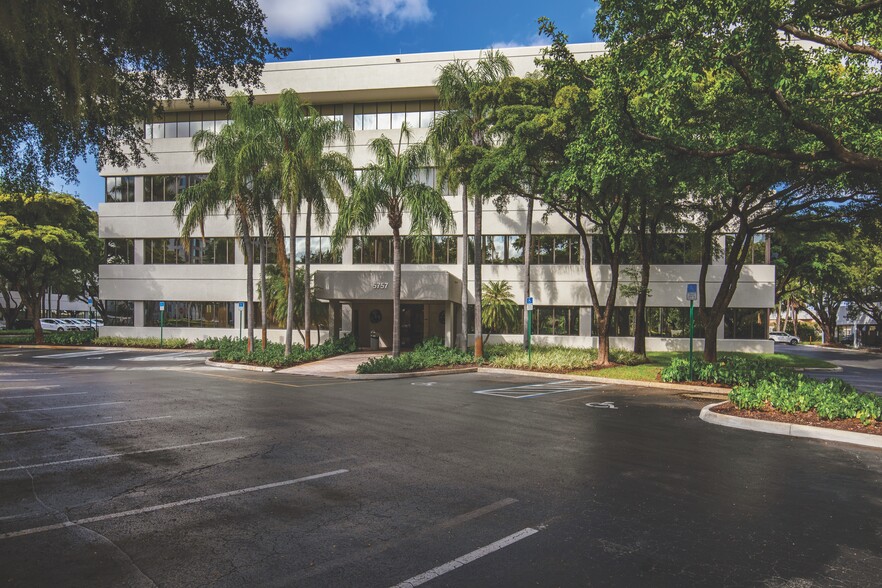 5757 Blue Lagoon Dr, Miami, FL for sale - Primary Photo - Image 1 of 1