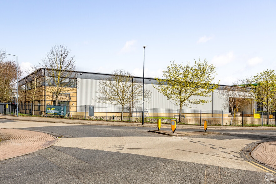 9 Central Way, London to rent - Primary Photo - Image 1 of 5
