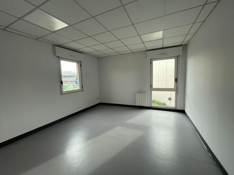 Office in Lyon to rent - Interior Photo - Image 1 of 5