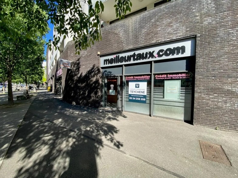 19 Avenue D'Andromede, Blagnac to rent - Primary Photo - Image 1 of 8