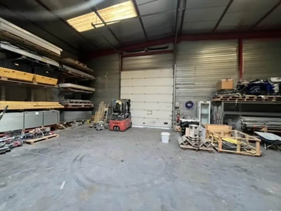Location Entrepôt 1 171 m² - Photo 1