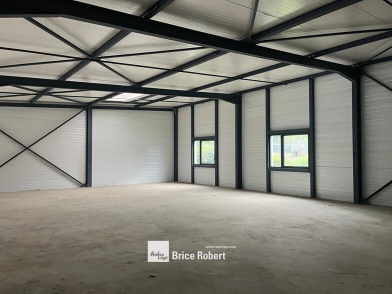 Light Industrial in Trevoux for sale - Interior Photo - Image 3 of 5
