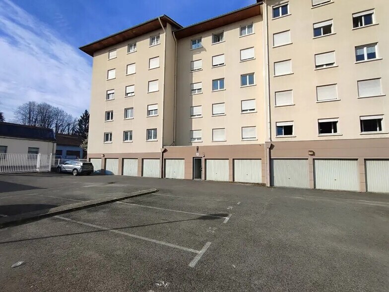 Office in Bourgoin-Jallieu for sale - Building Photo - Image 3 of 12