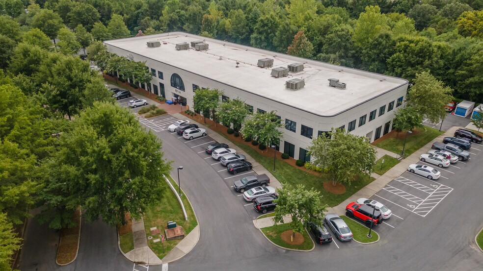 8900 NorthPointe Executive Park Dr, Huntersville, NC for rent - Building Photo - Image 1 of 10