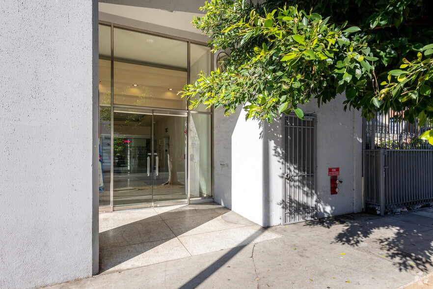 3008 Wilshire Blvd, Los Angeles, CA for rent - Building Photo - Image 3 of 5