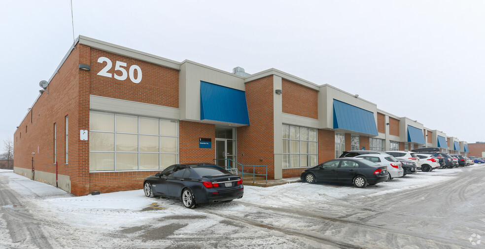 250-270 Steelcase Rd, Markham, ON for rent - Primary Photo - Image 1 of 4