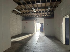 Kingston Rd, Leatherhead to rent Interior Photo- Image 2 of 3