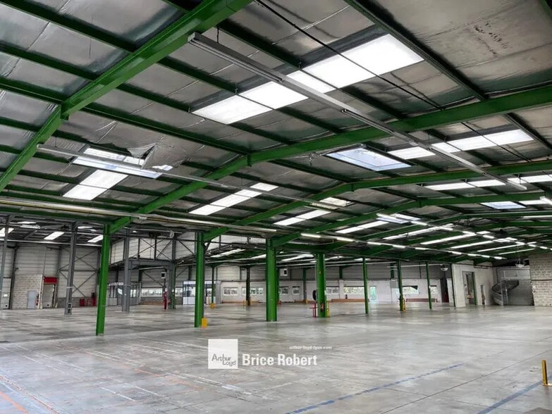 Light Industrial in Brignais to rent - Interior Photo - Image 3 of 7