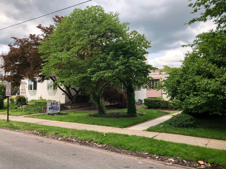 1019-1023 W Main St, Norristown, PA for sale - Building Photo - Image 1 of 1