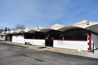 1520 Creston Park Dr, Janesville, WI for rent Building Photo- Image 2 of 3