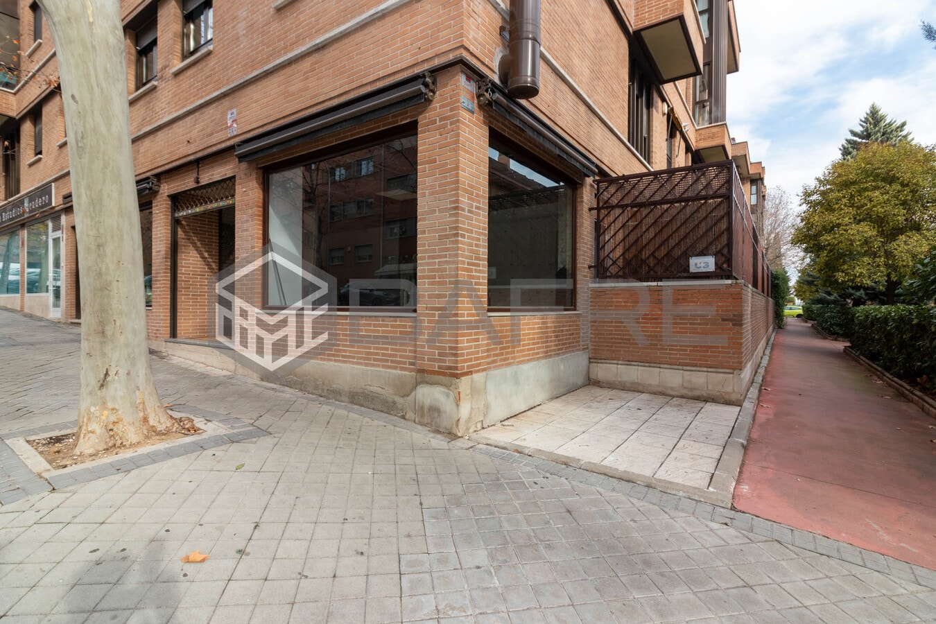 Madrid, MAD 28042 - Unit 6 - - Interior Photo - Image 2 of 6