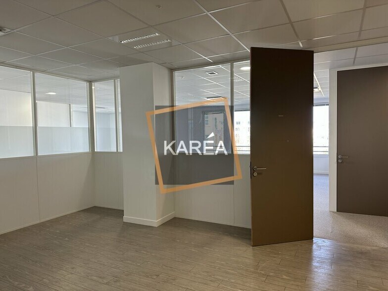 Office in Chessy for sale - Interior Photo - Image 2 of 5