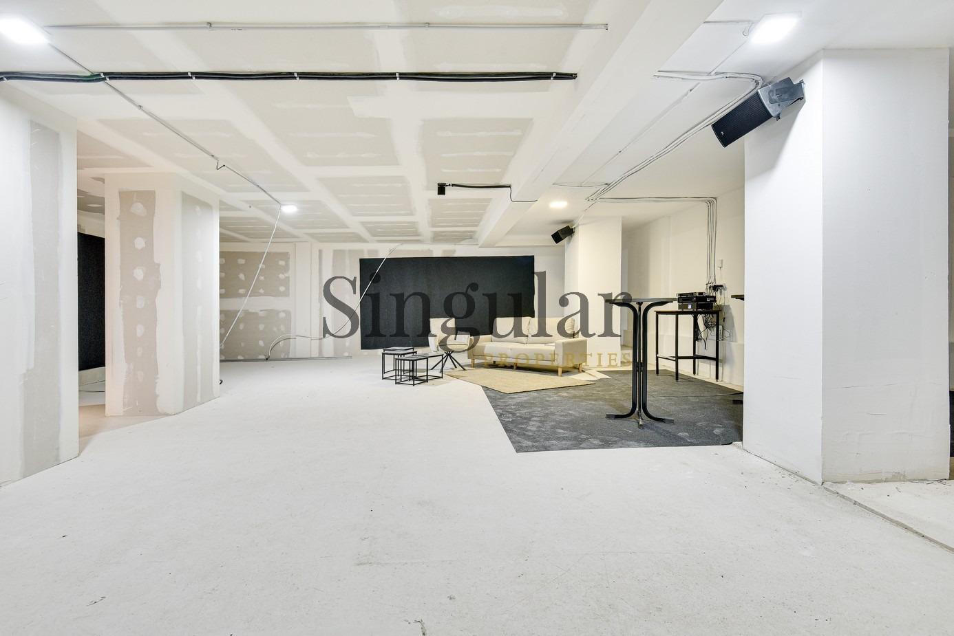 Retail in Barcelona, Barcelona to rent Primary Photo- Image 1 of 4