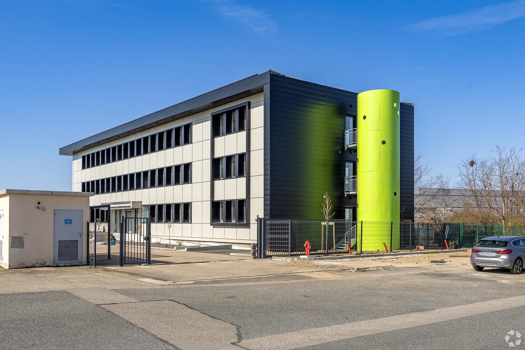 Office in Saint-Priest to rent Primary Photo- Image 1 of 3