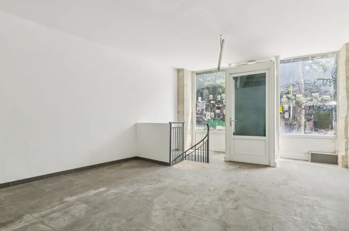 Retail in Paris to rent Interior Photo- Image 1 of 3