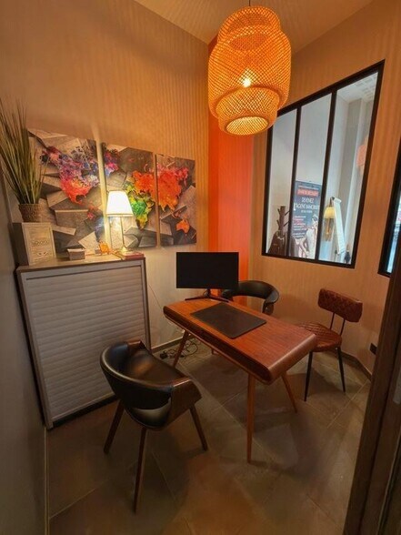 Retail in Lyon 06 to rent - Interior Photo - Image 2 of 4