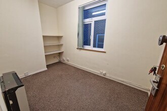 113-113A London Rd, Waterlooville to rent Interior Photo- Image 1 of 5