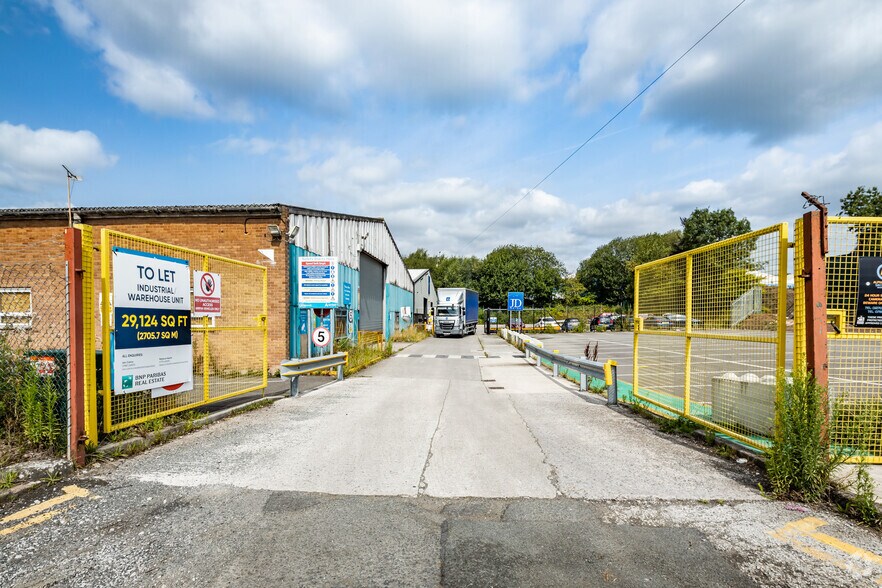 Road Four, Winsford to rent - Building Photo - Image 2 of 2