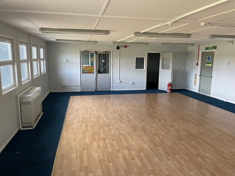 Dormers Wells Ln, Southall to rent - Building Photo - Image 2 of 3