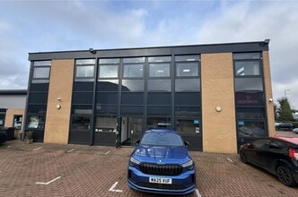 Works Rd, Letchworth Garden City to rent Building Photo- Image 1 of 3