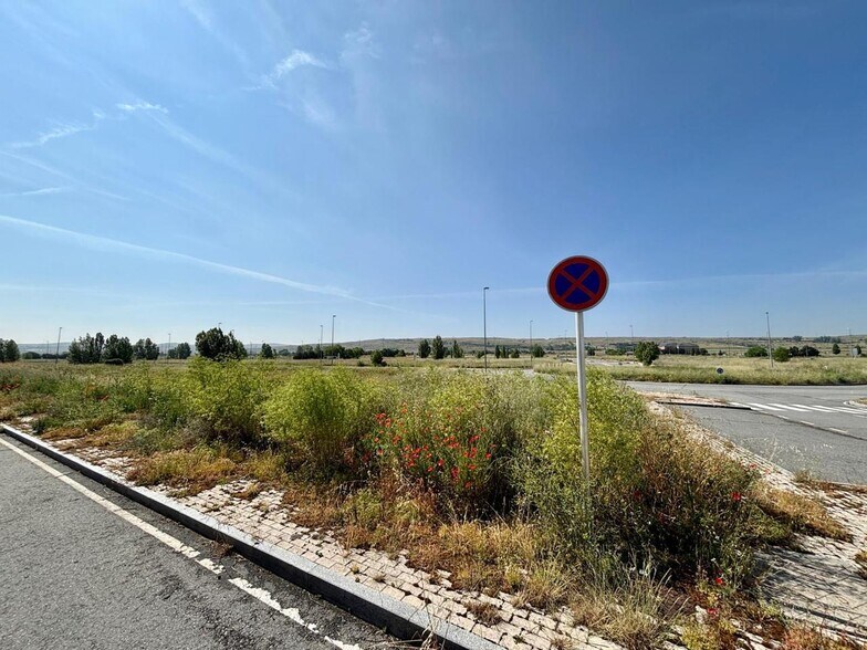 Calle Diente de León, Ávila, Ávila for sale - Primary Photo - Image 3 of 11