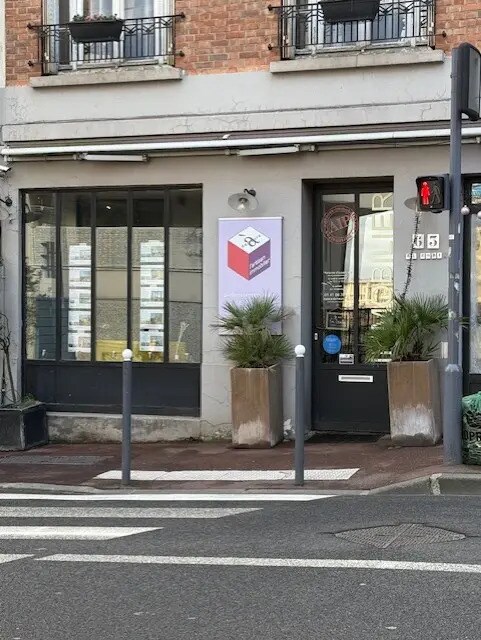 Retail in Issy-les-Moulineaux to rent Building Photo- Image 1 of 2