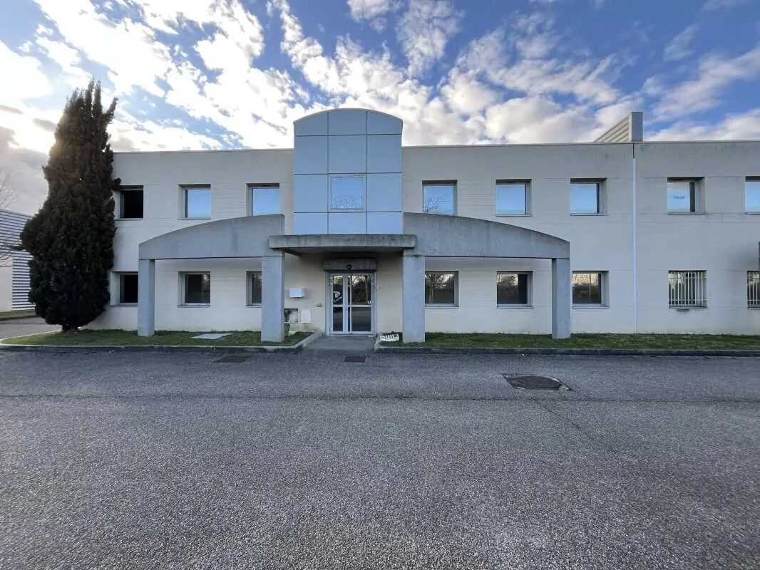 36 Rue Champ Dolin, Saint-Priest to rent Building Photo- Image 1 of 19