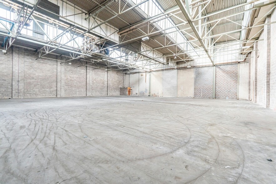 Unit D1 Triumph Business Park, Speke, Liverpool to rent - Building Photo - Image 3 of 10
