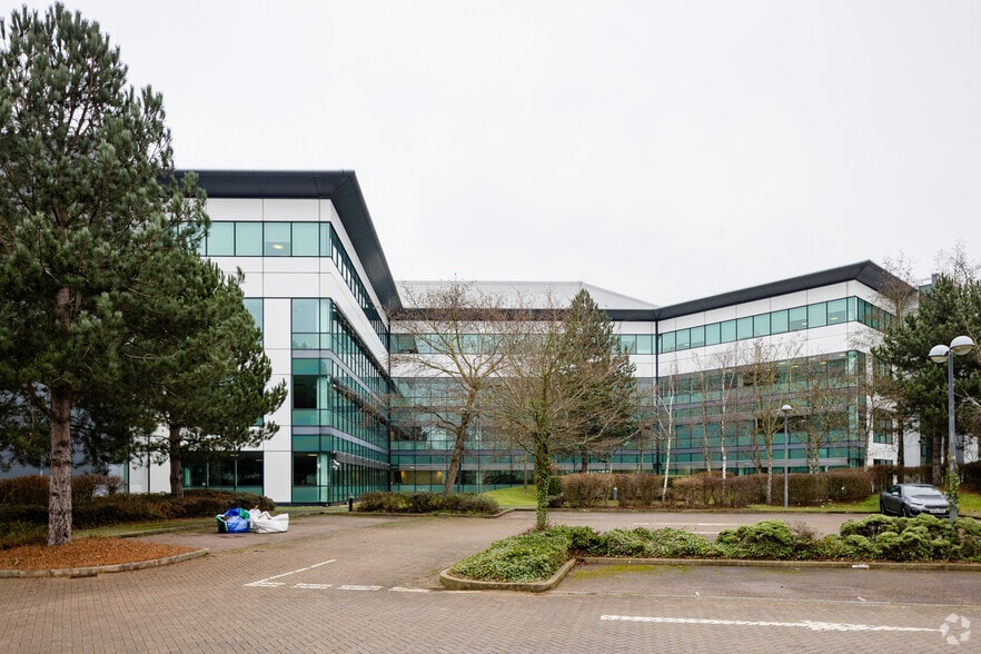 Mosquito Way, Hatfield to rent - Building Photo - Image 2 of 2