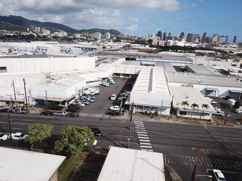 743 Waiakamilo Rd, Honolulu, HI for rent - Building Photo - Image 1 of 3