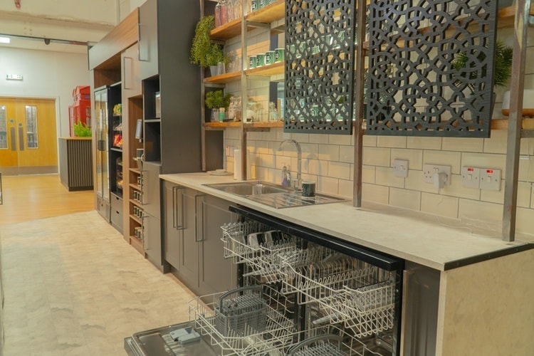 24 Fairley St, Glasgow to rent - Building Photo - Image 2 of 11