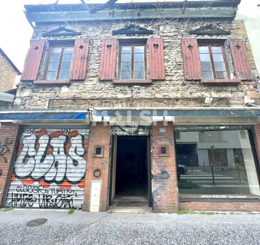 Retail in Lyon to rent Building Photo- Image 1 of 5