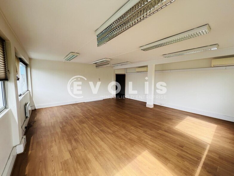 Office in Noisy-le-Grand to rent - Interior Photo - Image 3 of 5