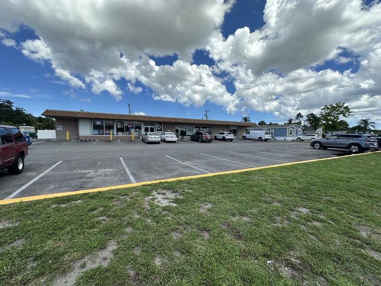 2230-2246 Haverhill Rd N, West Palm Beach, FL for rent - Building Photo - Image 1 of 23