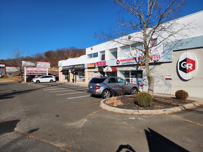 87 Mill Plain Rd, Danbury, CT for rent - Building Photo - Image 2 of 14