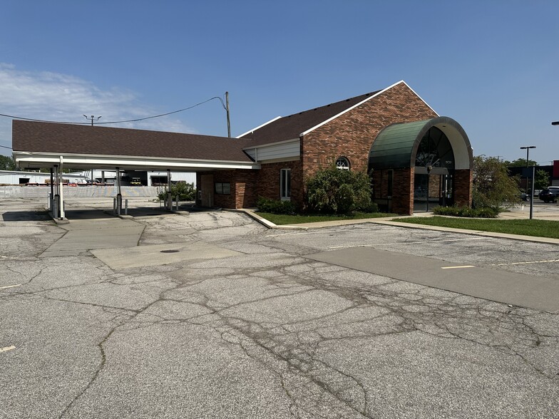 19233 15 Mile Rd, Clinton Township, MI for sale - Building Photo - Image 1 of 1