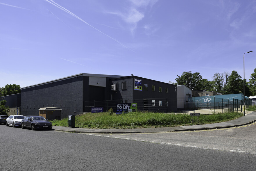 5 Oakfield Rd, London to rent - Building Photo - Image 1 of 5